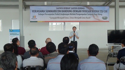 https://images-residence.summarecon.com/images/gallery/article/6999/Daur ulang sampah tzu chi sbd 4.jpg